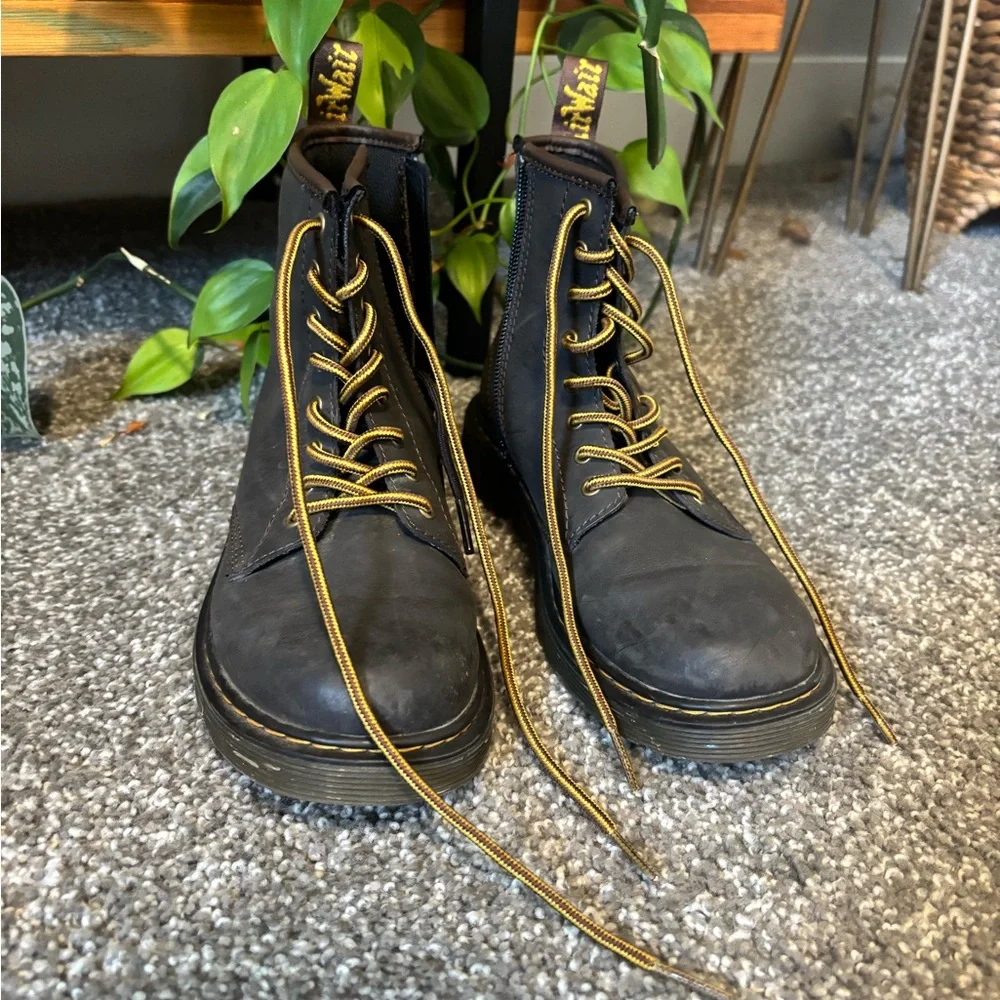 Dr. Martens Youth 1460 Wildhorse Leather Lave Up Boots | EU 36